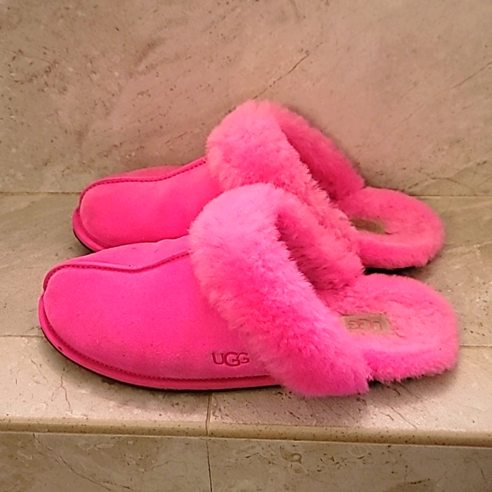 Ugg pink slip ons